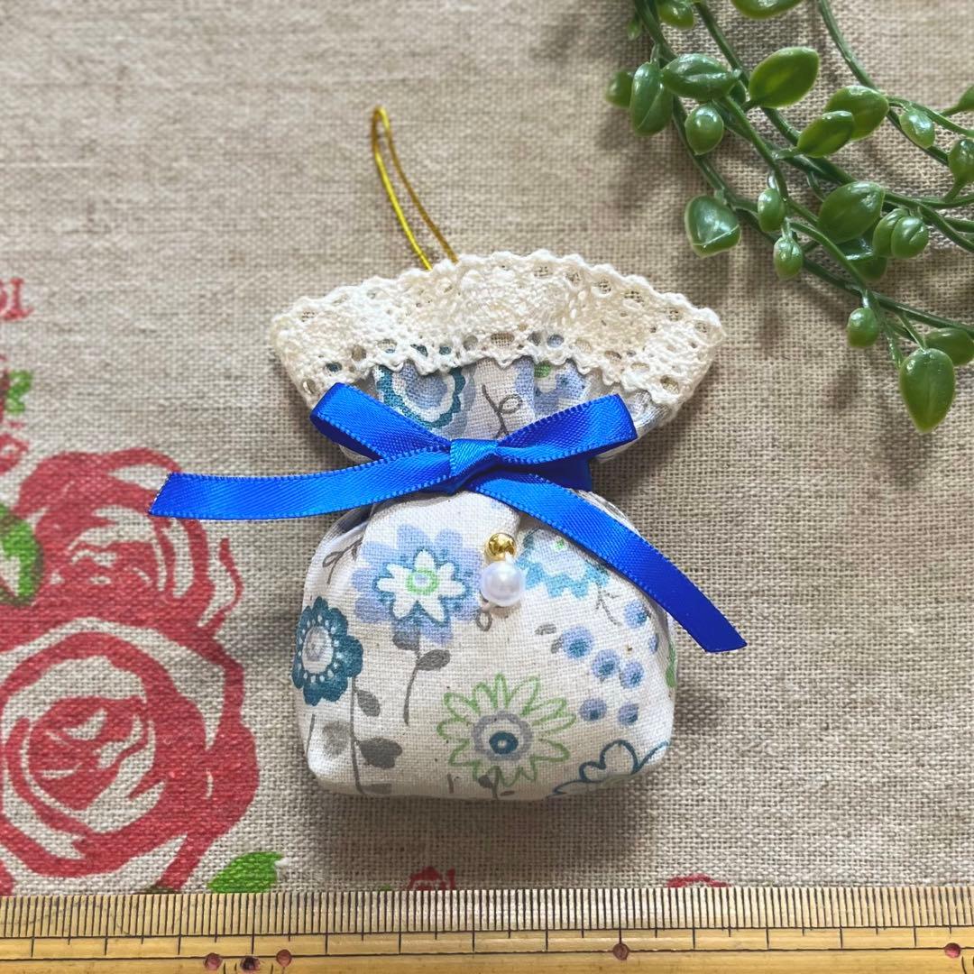 No.2304-25 ミニストラップサシェ 香り袋 春の小花柄＊パール③