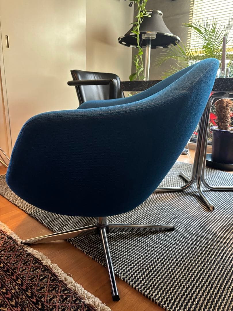 t*i様 青いアームチェア 布地 金属脚