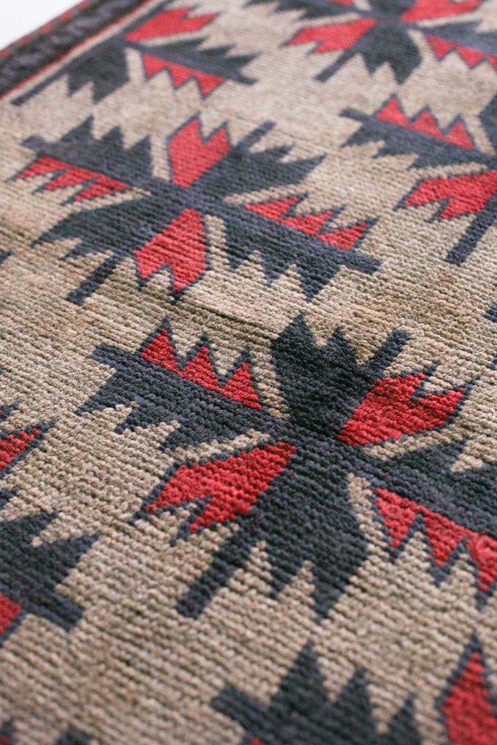 148cm×93cm バルーチ トライバルラグ ヴィンテージラグ ポプラ 生成り