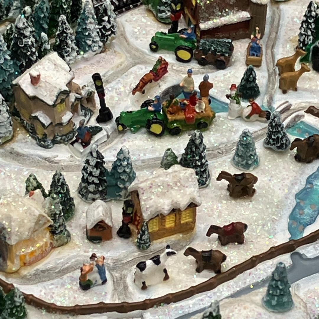 トーマスキンケード　雪景色　村のクリスマス列車　ミニチュア　ジオラマ　ライト