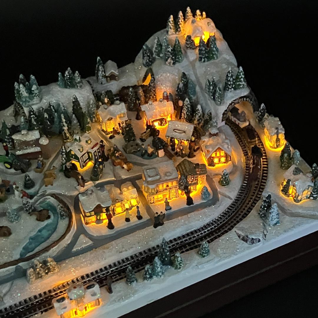 トーマスキンケード　雪景色　村のクリスマス列車　ミニチュア　ジオラマ　ライト