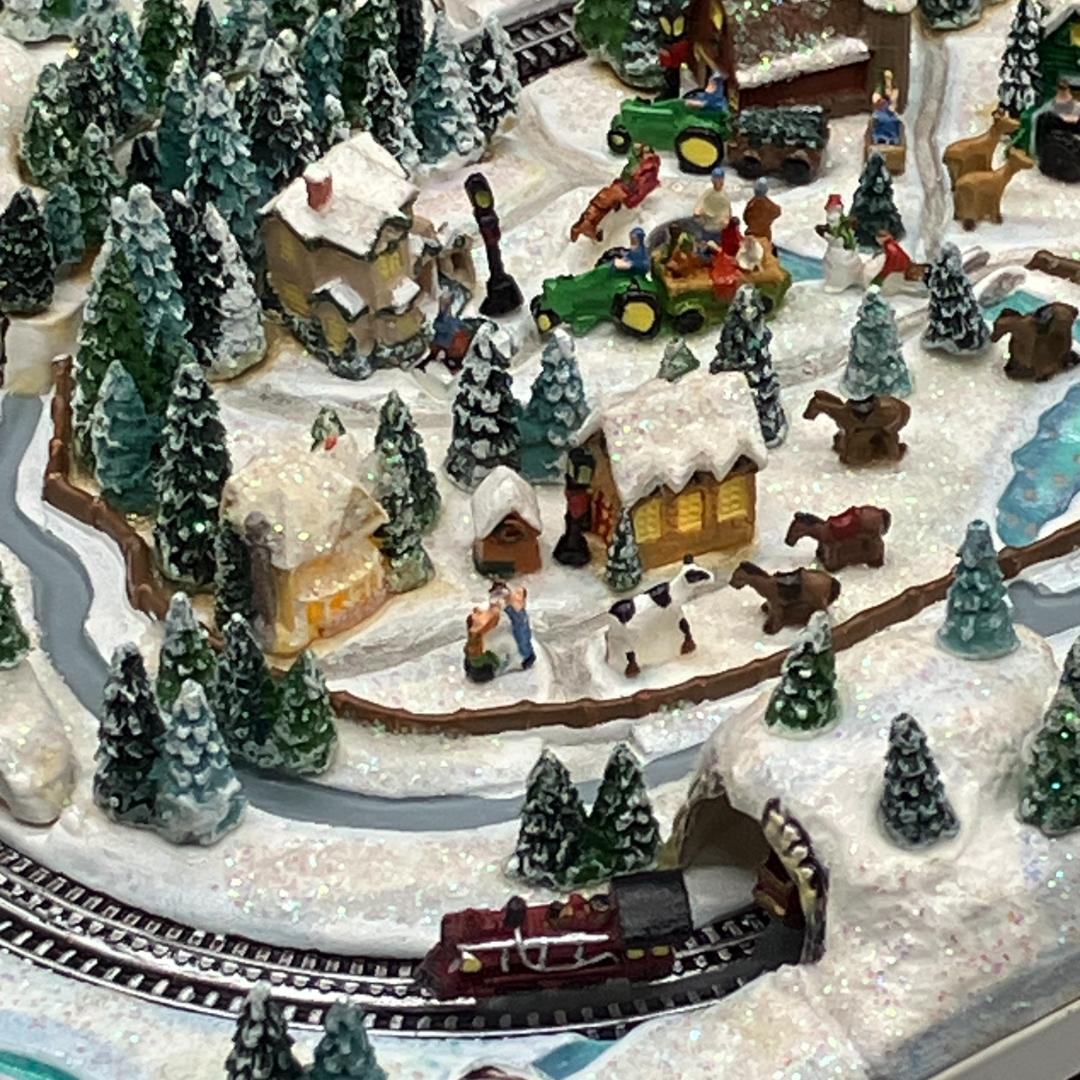 トーマスキンケード　雪景色　村のクリスマス列車　ミニチュア　ジオラマ　ライト