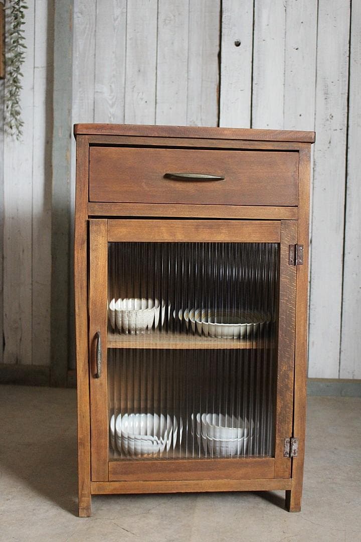 古い小ぶりなモールガラス戸棚×木製引き出し