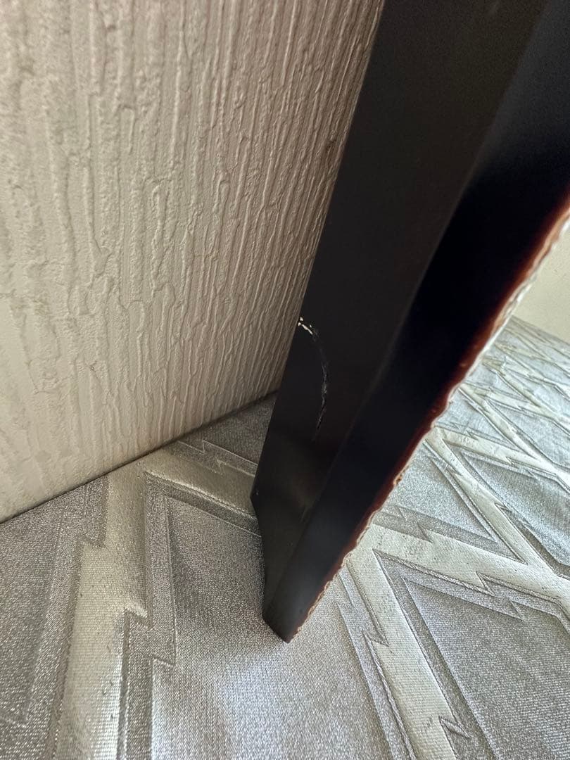 装飾的レリーフデザインの壁掛けミラー