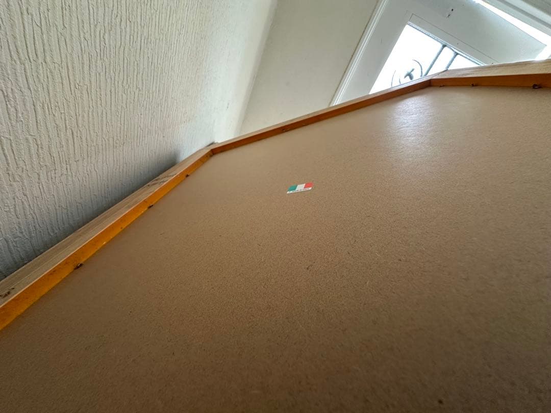 装飾的レリーフデザインの壁掛けミラー