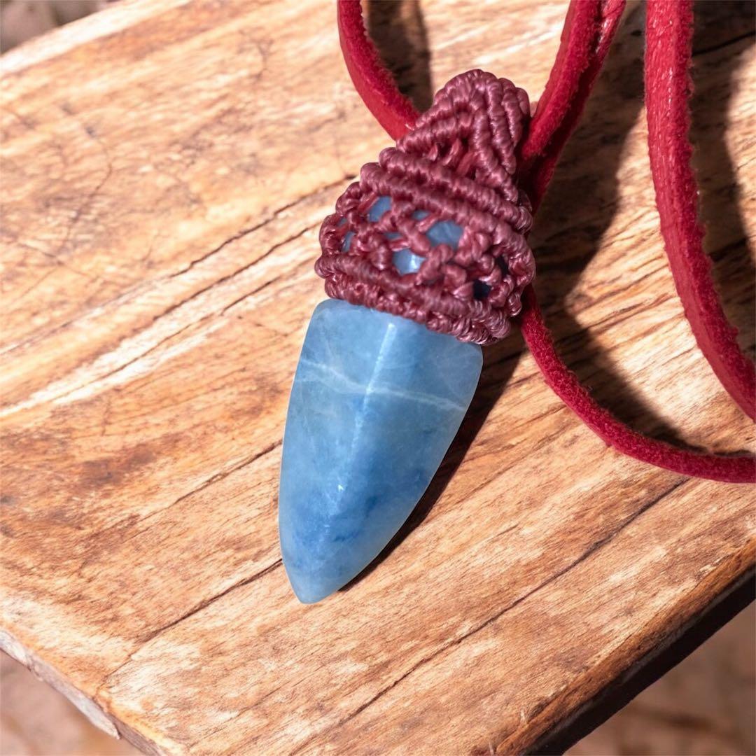 【ハンドメイド】おまけ付　糸魚川翡翠　入りコン沢　青翡翠　マクラメ鹿紐ネックレス