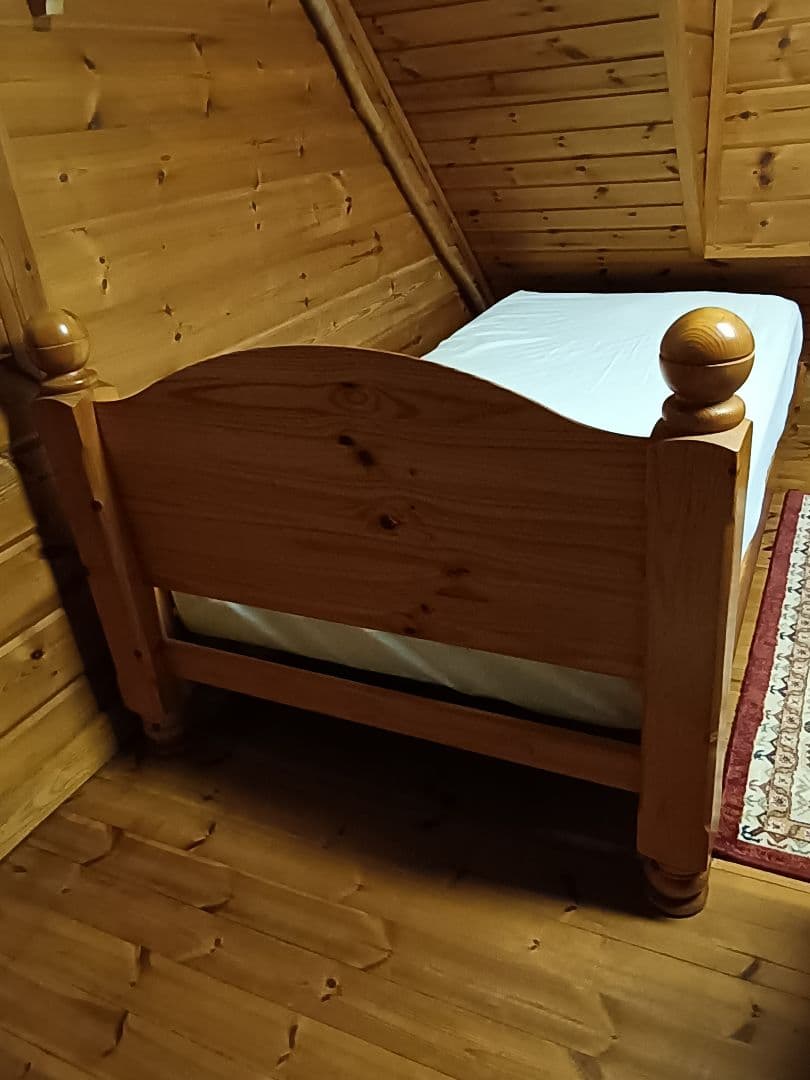 パイン無垢材　シングルベッドフレーム