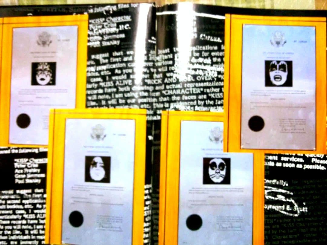 KISSTORY:海外から取り寄せた超豪華写真集！とBURRN特別版付！