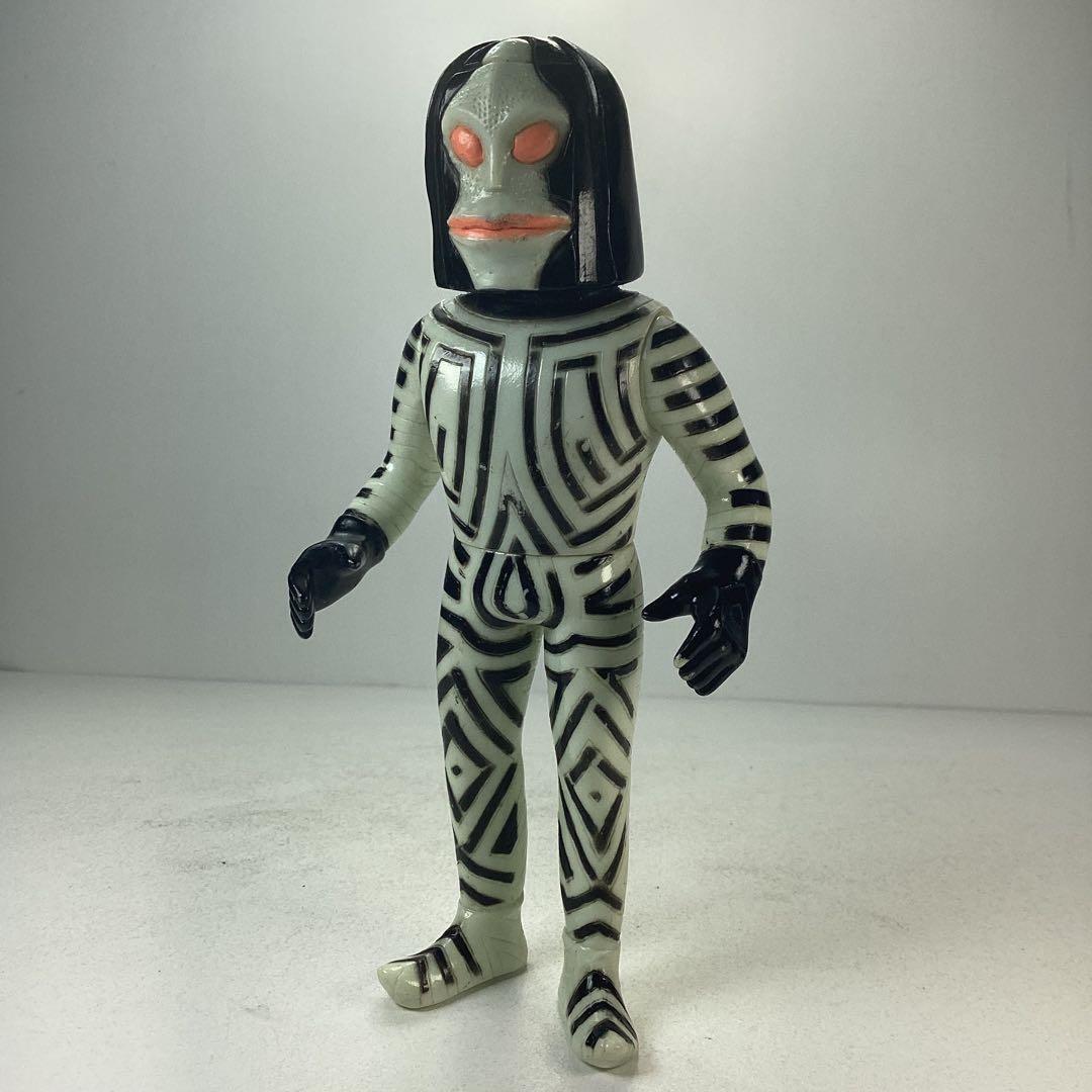 初期版 硬質ソフビ』1992 JAPAN 旧ウルトラ怪獣シリーズ ダダ - メルカリ