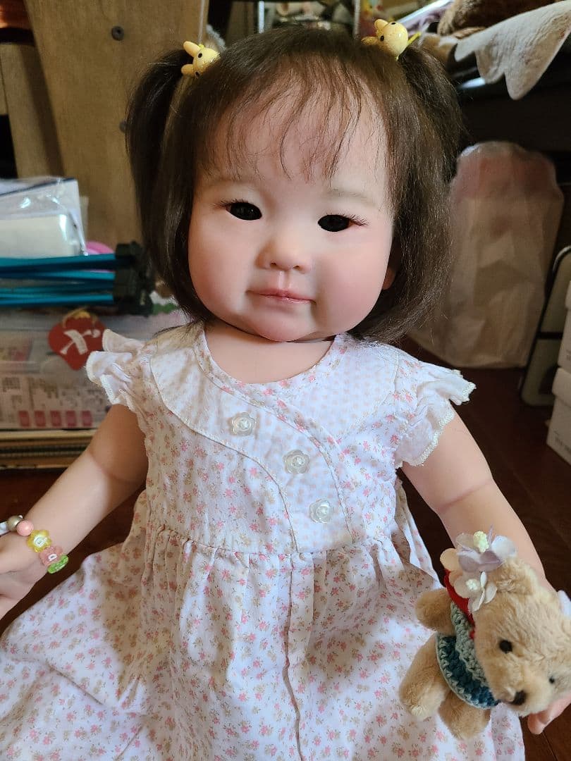 リアル表情の花柄ドール