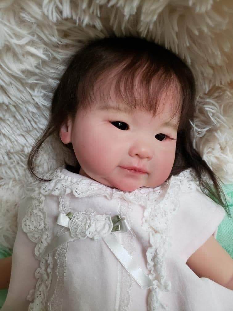 リアル表情の花柄ドール