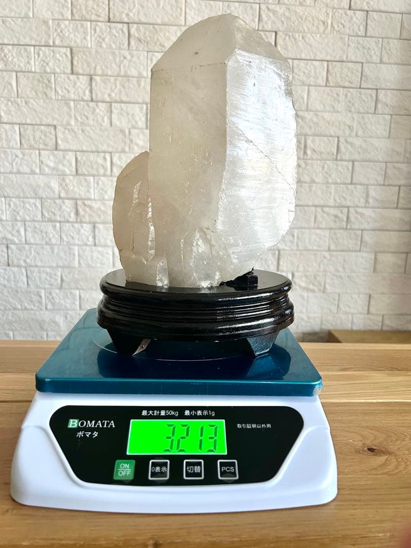 【圧巻✨】天然水晶 大型クリスタルポイント 3.2kg 台座付き