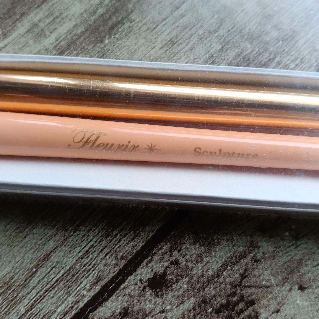 スカルプチュアブラシ　フルーリア