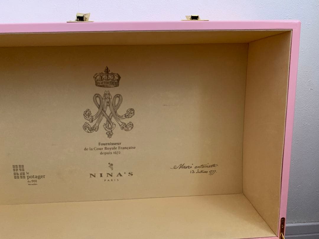 NINA'S ディスプレイボックス　非売品　メイクBOX収納紅茶缶