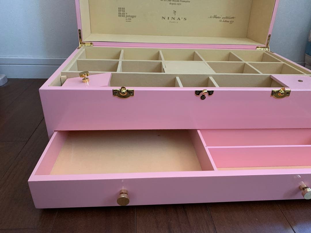 NINA'S ディスプレイボックス　非売品　メイクBOX収納紅茶缶