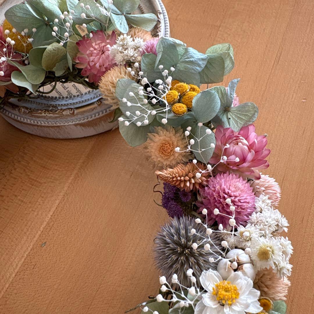 可愛い小花いっぱいの春待ちオーバルリース ドライフラワーリース