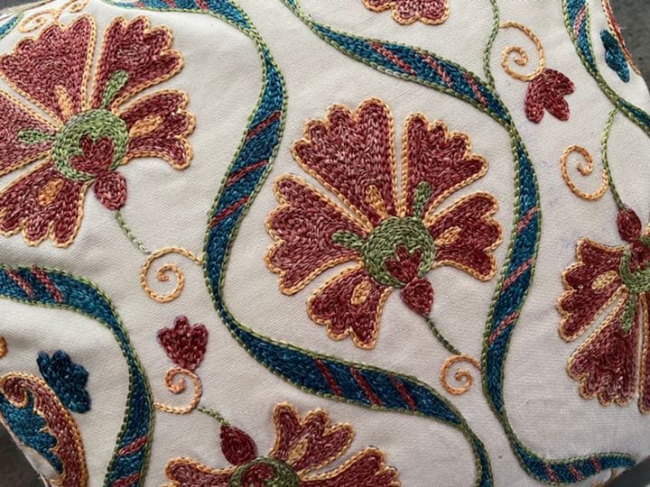 ウズベキスタン製 シルク スザニ刺繍 クッションカバー 45×44 SZN715