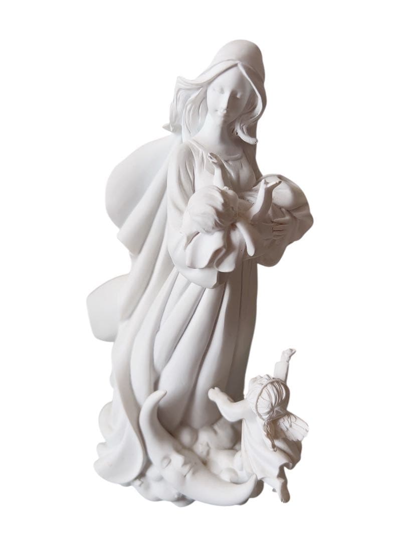 聖母マリアとイエスと天使の彫刻