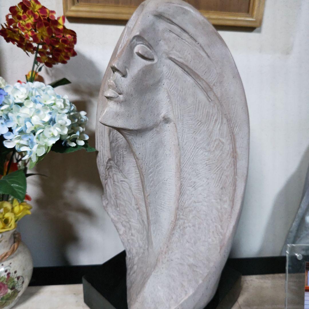 女性の頭部の彫刻。Austin SculptureのStargazer。