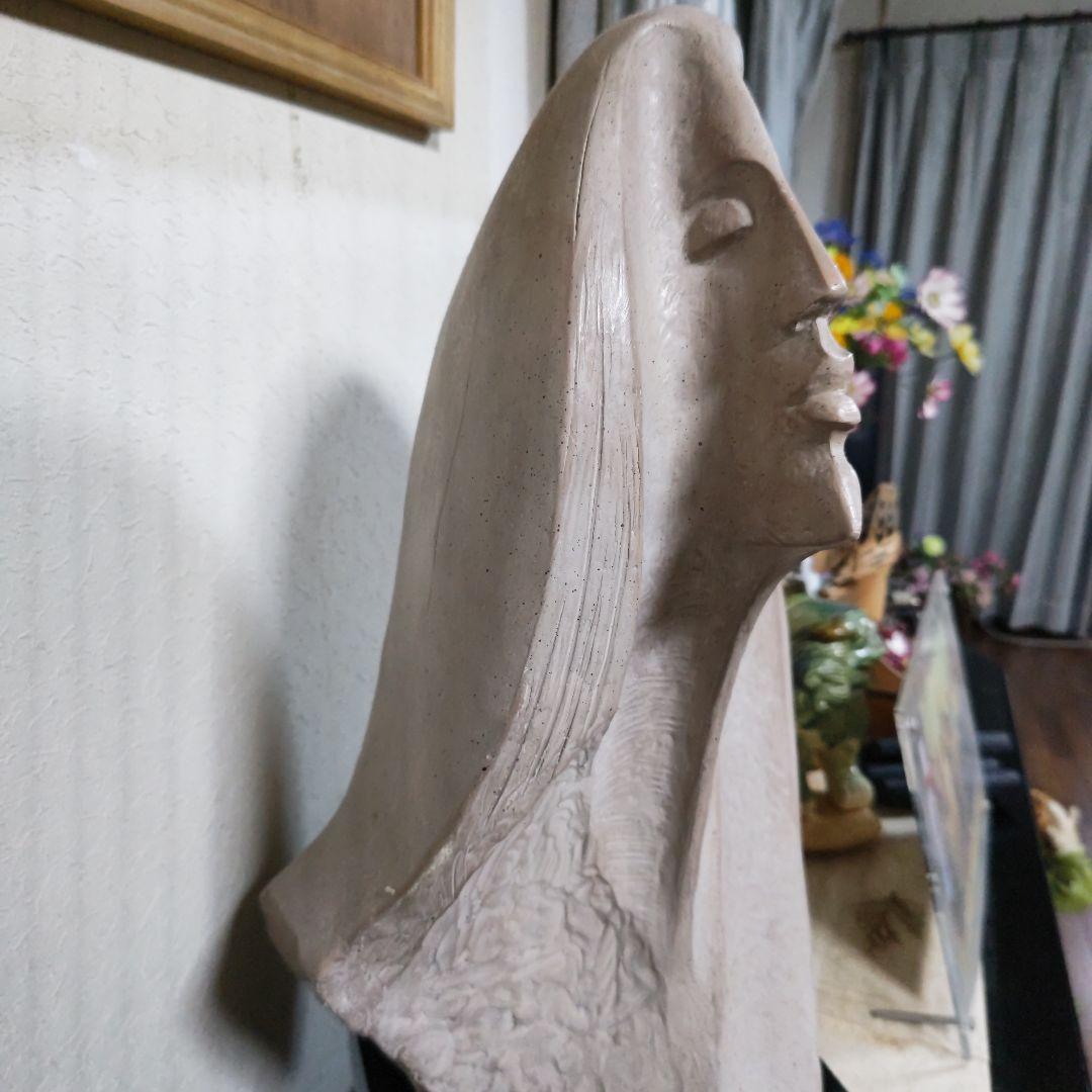 女性の頭部の彫刻。Austin SculptureのStargazer。