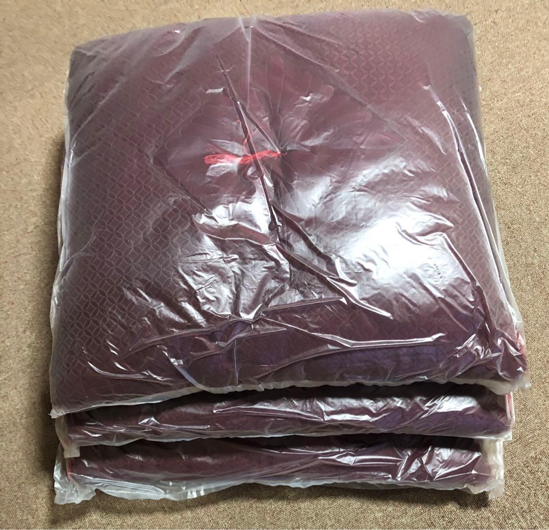 座布団　銘仙判 合計６枚　《 深緋色×3、秋桜色×3 》　※1枚ずつ購入も可能