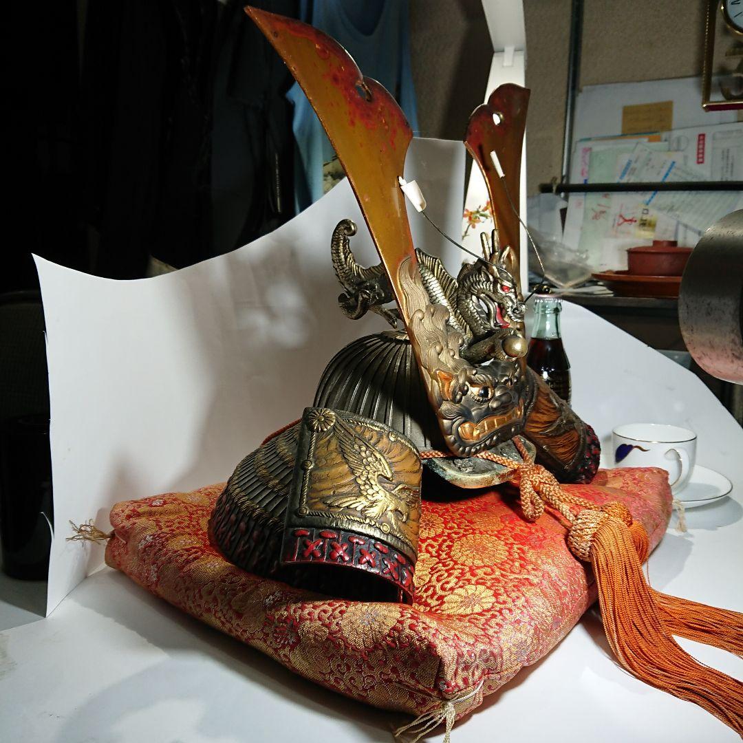 鉄兜  〜  座布団と紐にやや色汗の感じです。