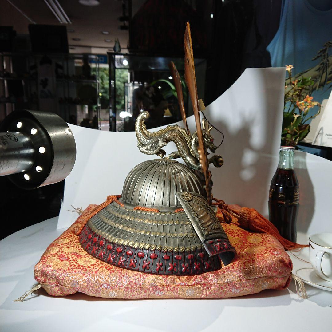 鉄兜  〜  座布団と紐にやや色汗の感じです。