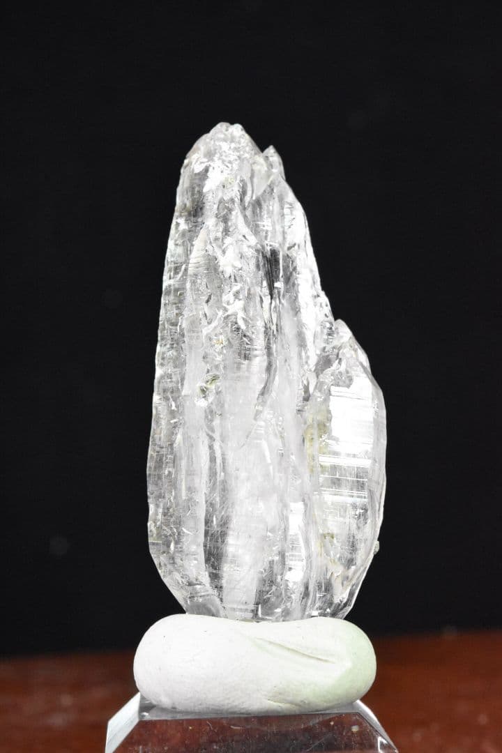 パキスタンスカルドゥ産 トレモライトインクォーツDT