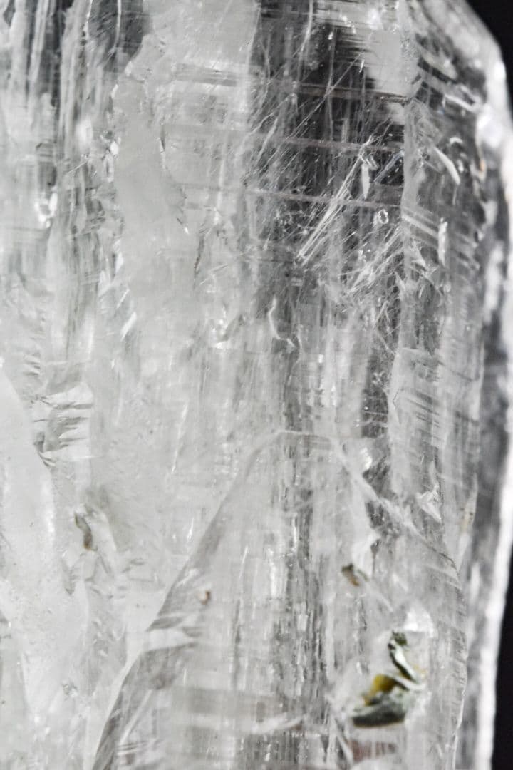 パキスタンスカルドゥ産 トレモライトインクォーツDT