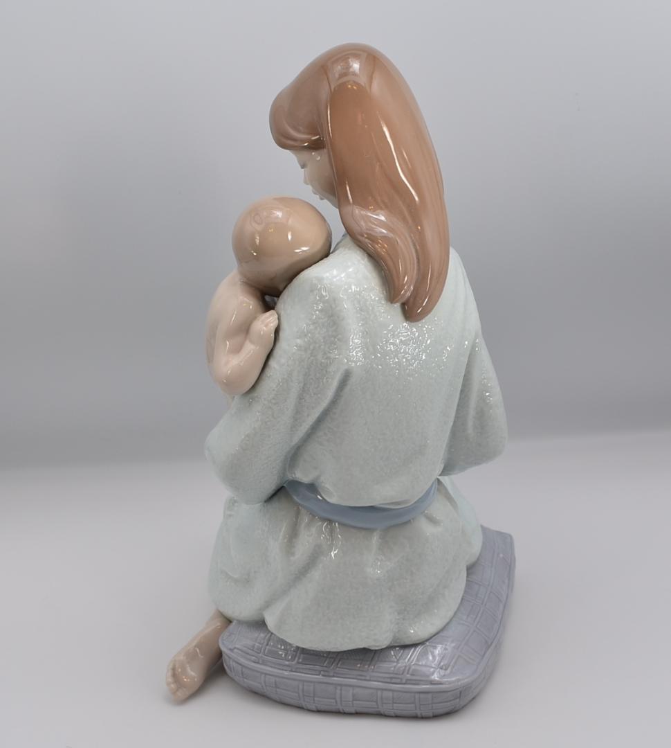 眠れ、愛しい子　＃8030　★リヤドロ　スペイン　ポーセリン　光沢仕上げ　絶版