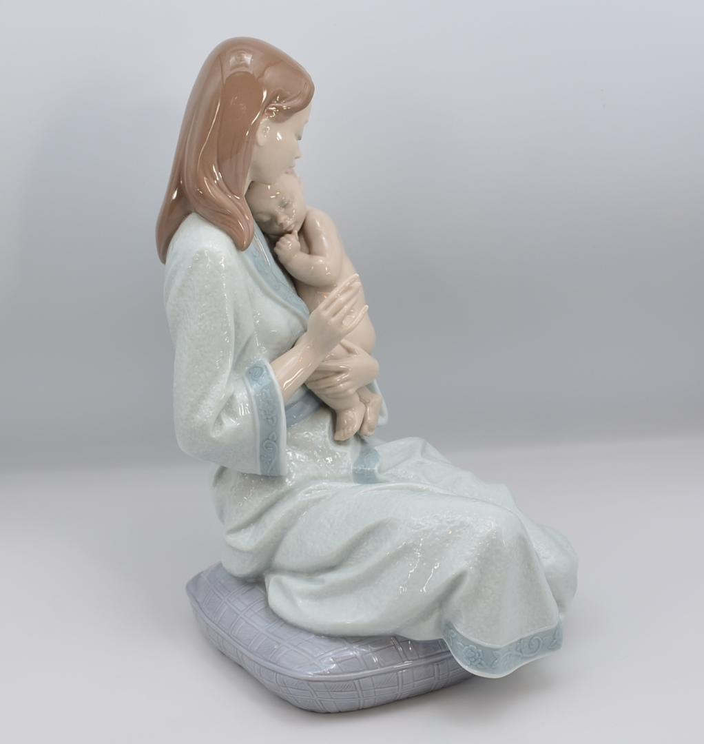 眠れ、愛しい子　＃8030　★リヤドロ　スペイン　ポーセリン　光沢仕上げ　絶版