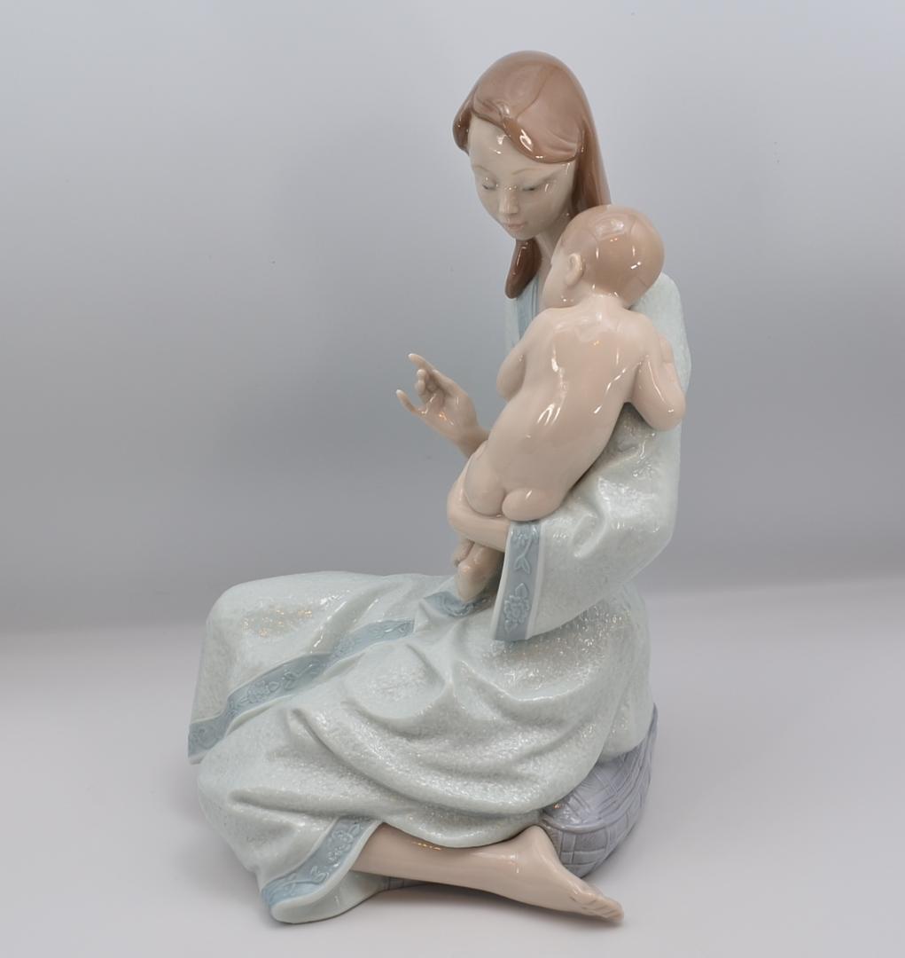 眠れ、愛しい子　＃8030　★リヤドロ　スペイン　ポーセリン　光沢仕上げ　絶版