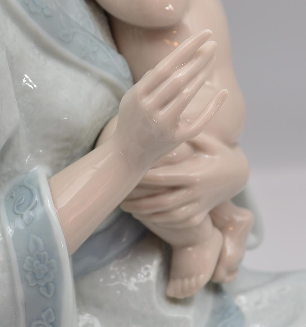 眠れ、愛しい子　＃8030　★リヤドロ　スペイン　ポーセリン　光沢仕上げ　絶版