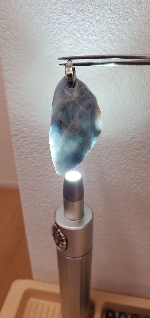 糸魚川 入りコン沢翡翠 ペンダントトップ