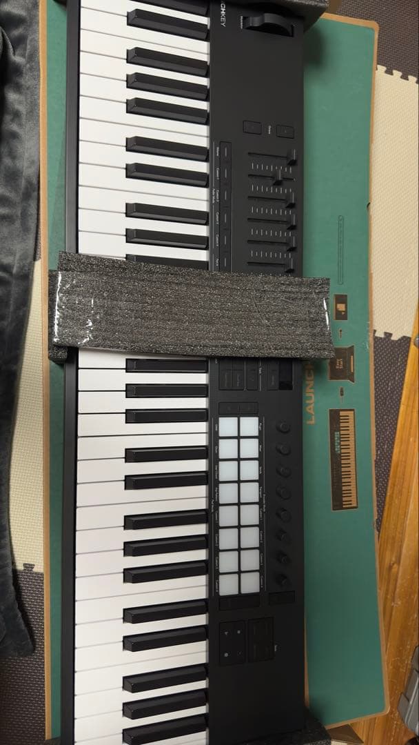 Novation Launchkey 61 nk4 MIDIコントローラー