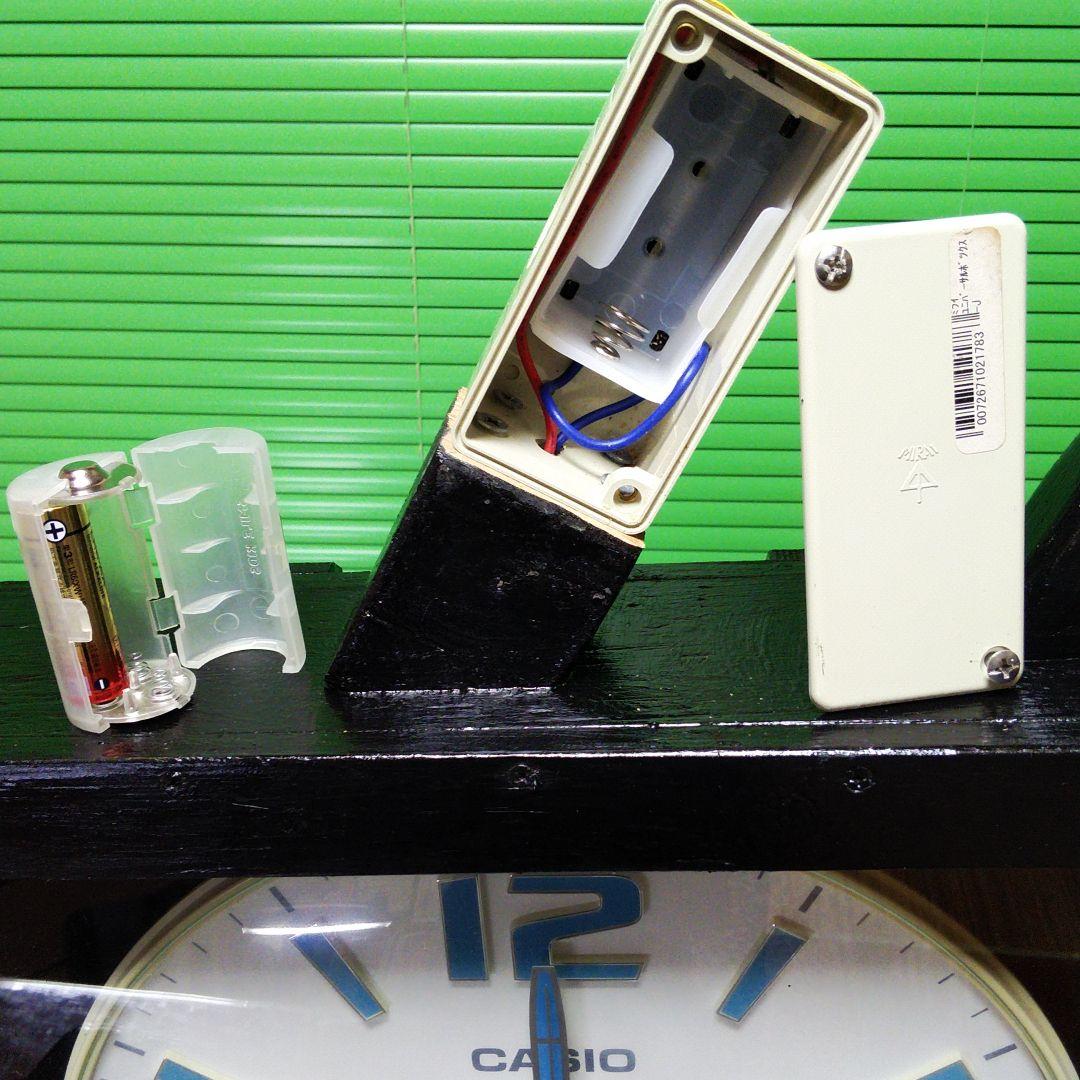 【カラスの親子型防雨電波時計】CASIO IQ−1009J 使用（プラ枠黄ばみ）