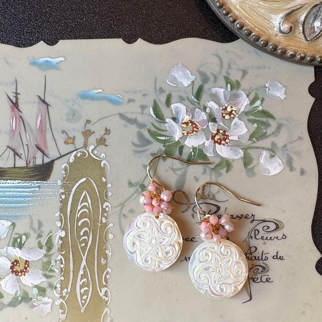 《1点限定》MOPラウンドフラワーカービング＊ピアスorイヤリング