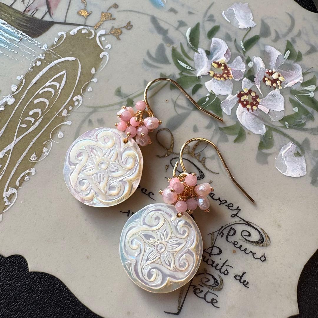 《1点限定》MOPラウンドフラワーカービング＊ピアスorイヤリング