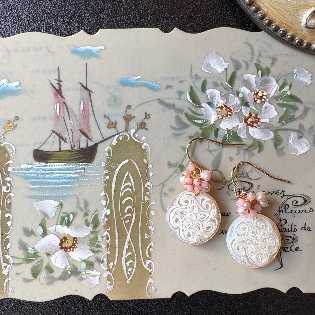 《1点限定》MOPラウンドフラワーカービング＊ピアスorイヤリング