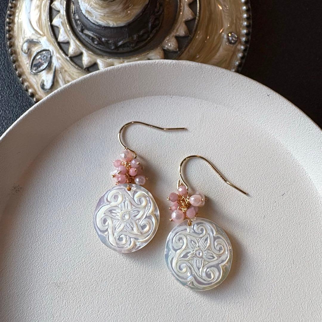 《1点限定》MOPラウンドフラワーカービング＊ピアスorイヤリング