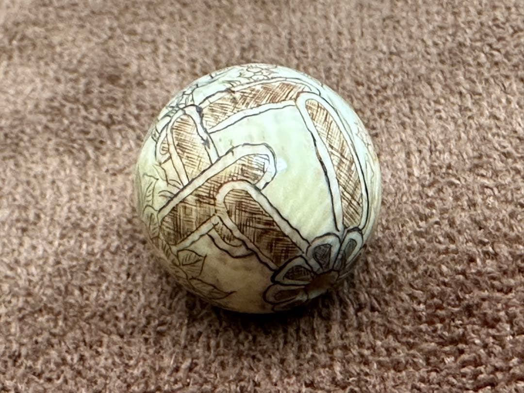 和装小物　緒締め　アンティーク　天然素材　細密彫刻　鯨の歯