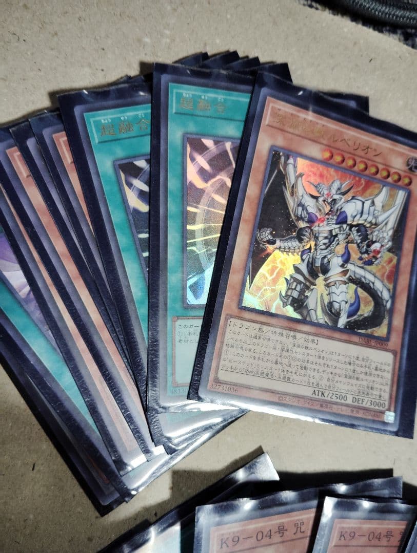 【遊戯王カード　まとめ売り・引退品】ケース＋スリーブ付き