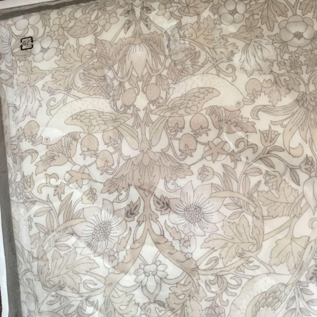 ロマンス小杉　V &A 麻　敷きパッド　いちご泥棒