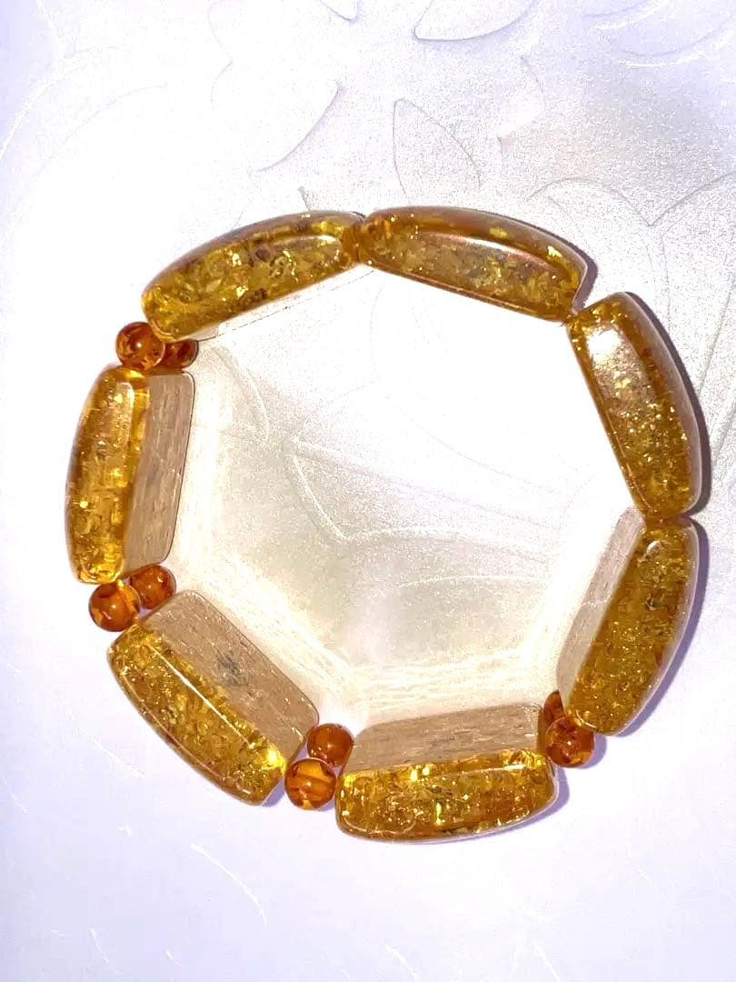 稀少　昆虫が封入された珍しいアンバー(透明な天然琥珀)ビーズ使用のブレスレット