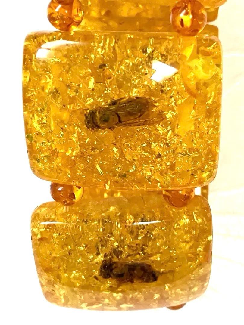 稀少　昆虫が封入された珍しいアンバー(透明な天然琥珀)ビーズ使用のブレスレット