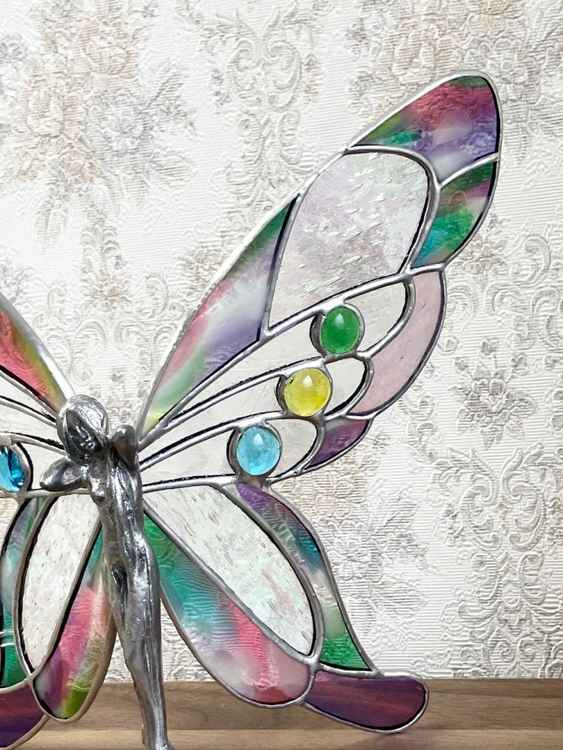 ステンドグラスのバタフライレディ　蝶の置物　フリモントのアンティークガラス使用