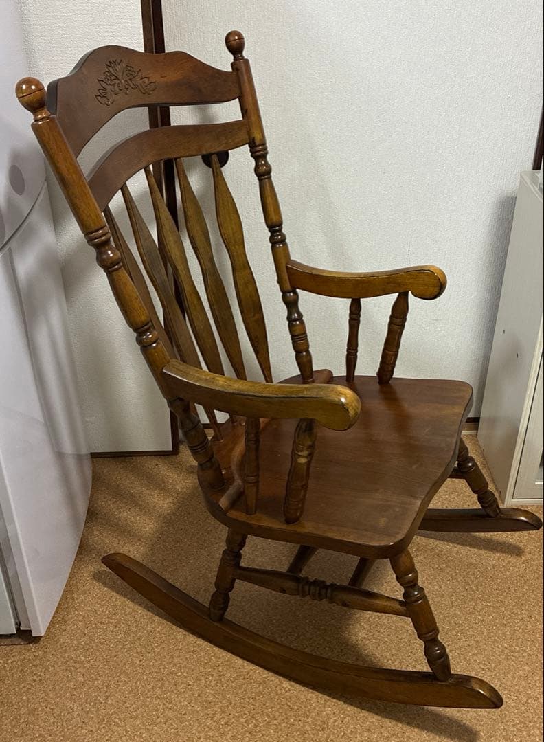 不二貿易　木製　ロッキングチェア 椅子　肘掛け付 彫刻