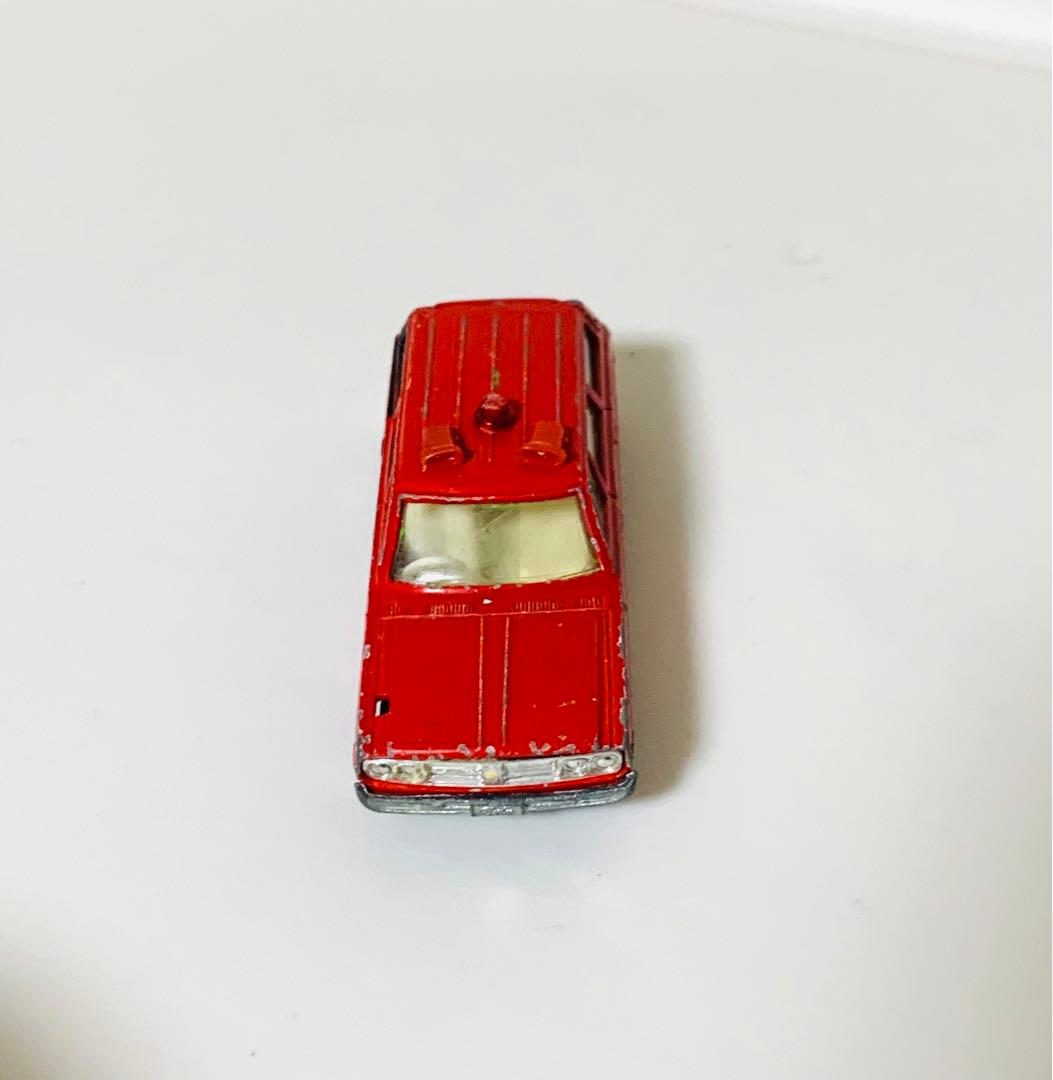 絶版日本製トミカ消防指揮車 旧ホイール 47日産セドリックワゴン箱無