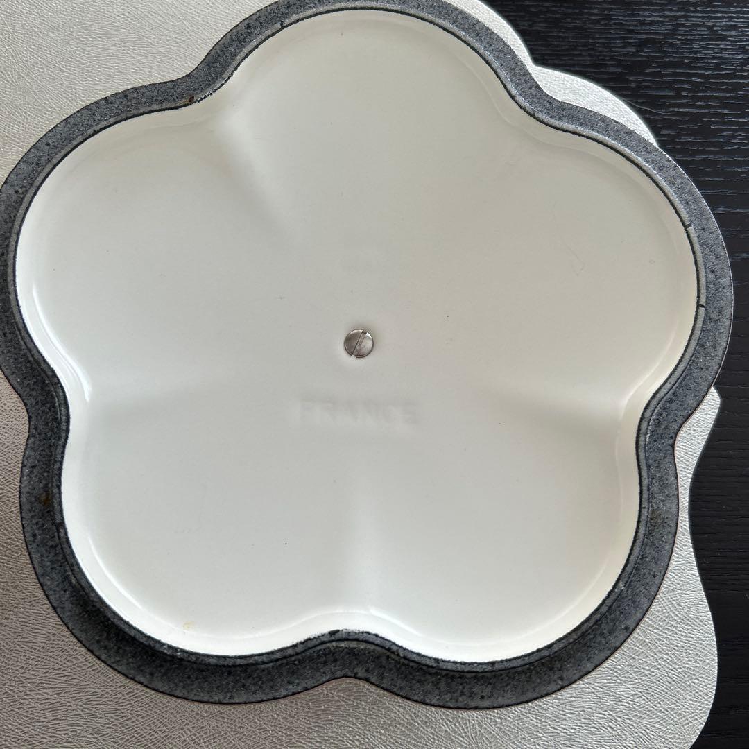 ルクルーゼ ココットフルール パウダーピンク　ル・クルーゼ