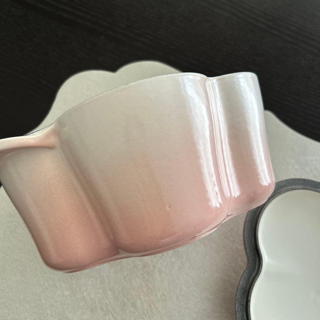 ルクルーゼ ココットフルール パウダーピンク　ル・クルーゼ